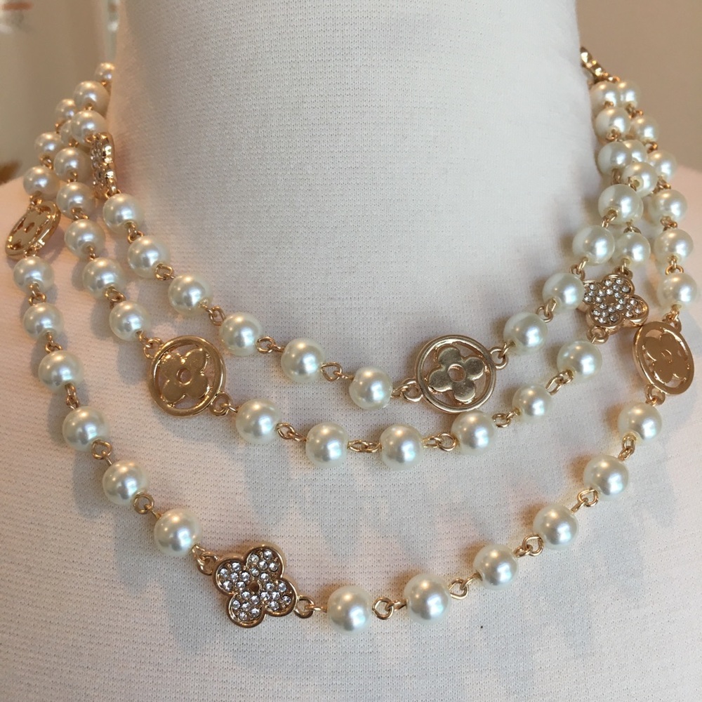 NEW! LAST ONE LEFT!  Pearl & gold station necklace - Picture 2 of 8